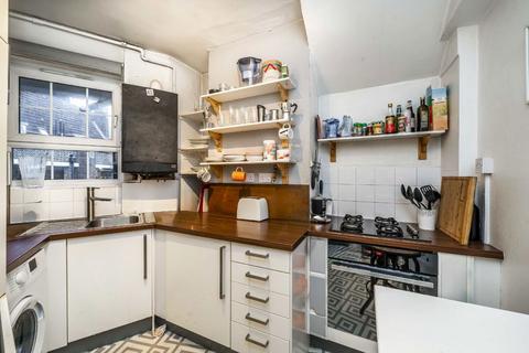 3 bedroom flat for sale, New Park Road, London SW2