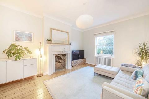 3 bedroom flat to rent, Winslade Road, London SW2