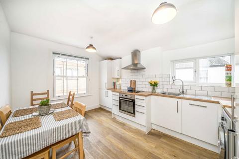 2 bedroom flat for sale, Vanderbilt Road, London SW18