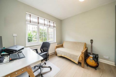 2 bedroom flat for sale, Godley Road, London SW18