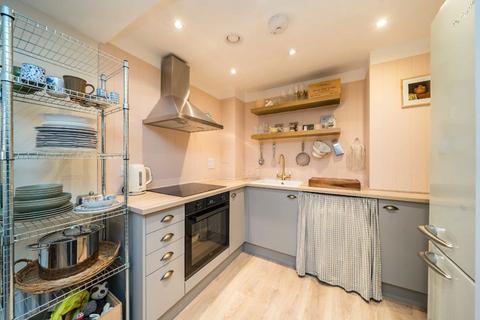 1 bedroom flat for sale, Garratt Lane, London SW18