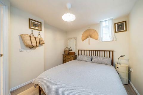 1 bedroom flat for sale, Garratt Lane, London SW18