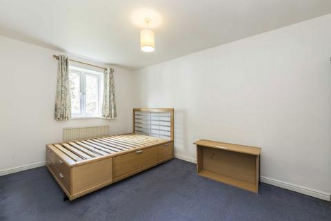 2 bedroom flat to rent, Woodgate Drive, London SW16