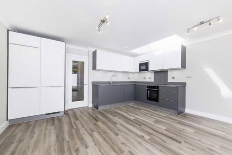 18 Manor Road, London, W13 0JA