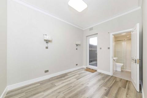18 Manor Road, London, W13 0JA
