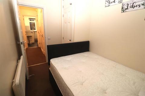 Studio to rent, Norwood Drive, Harrow