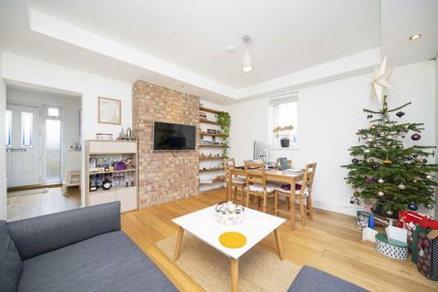 2 bedroom flat to rent, Reardon Path, London E1W