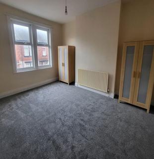 2 bedroom flat to rent, Canterbury Street, South Shields