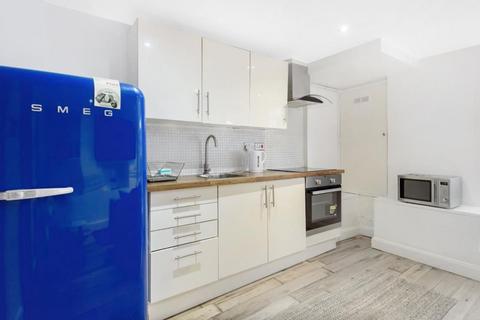 1 bedroom flat to rent, Waller Road, London SE14