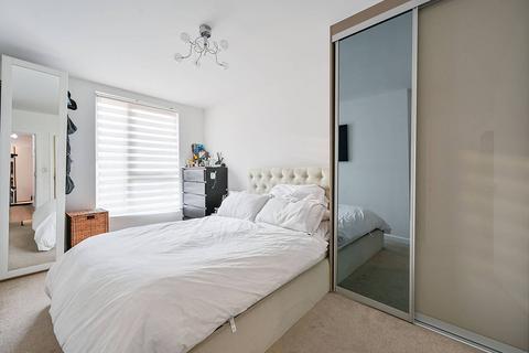 2 bedroom flat for sale, Bollo Bridge Road, Acton, London, W3