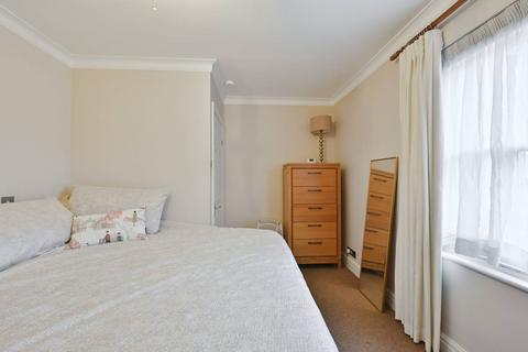 1 Gloucester Gate, London, NW1 4HG