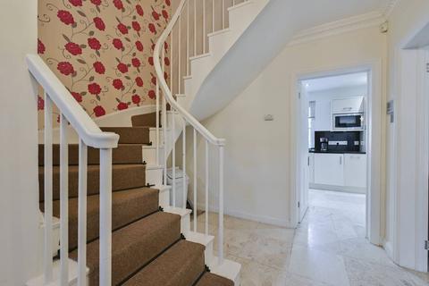 1 Gloucester Gate, London, NW1 4HG