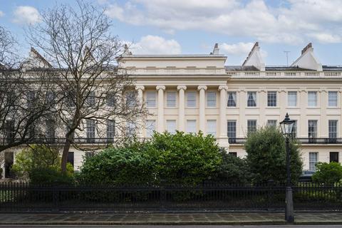 1 Gloucester Gate, London, NW1 4HG
