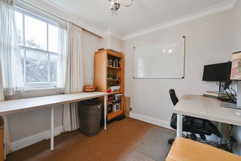 1 Gloucester Gate, London, NW1 4HG