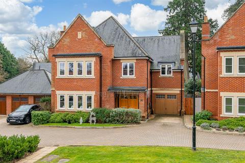 5 bedroom detached house for sale, Frythe Avenue, Welwyn