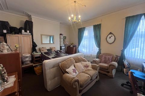 5 bedroom flat for sale, Durham Road, Gateshead, NE8