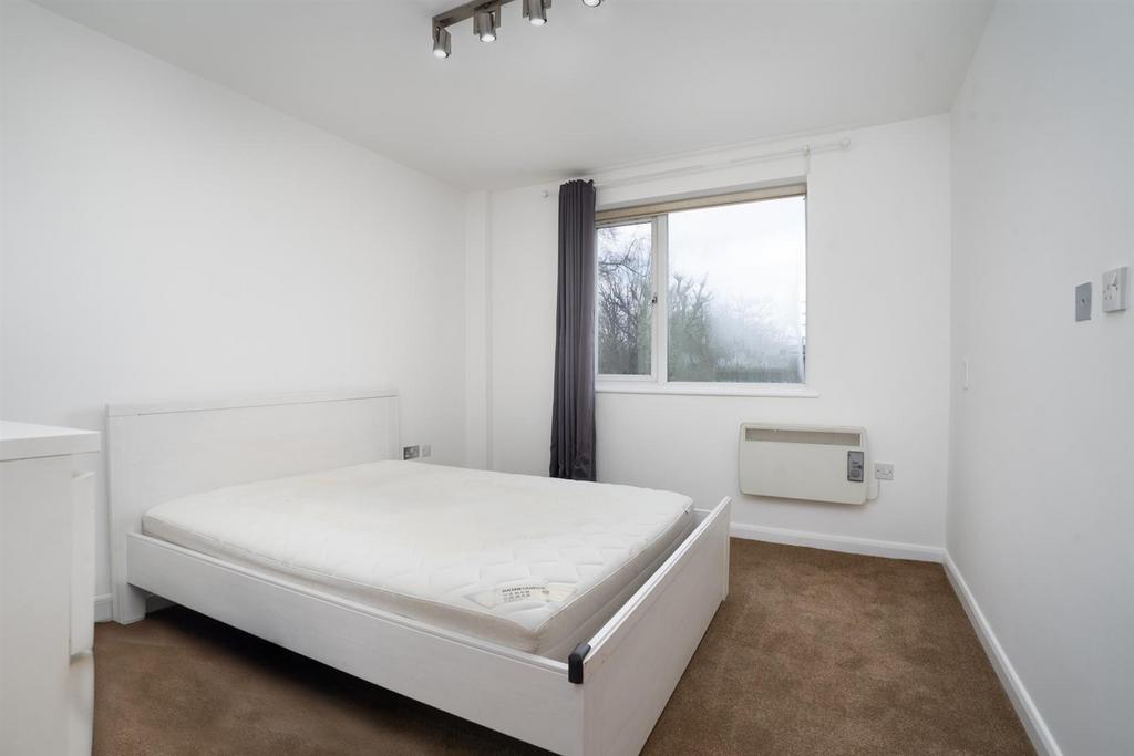 01   To Let 2 Bedroom Flat Liverpool road N1 www.i