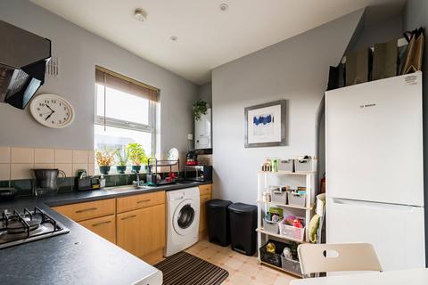 2 bedroom flat for sale, Whittington Road, Bounds Green, London, N22