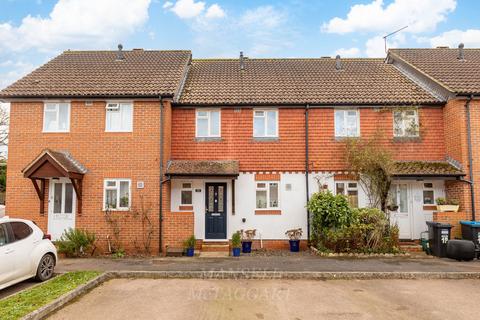 3 bedroom terraced house for sale, Heather Walk, Horley RH6