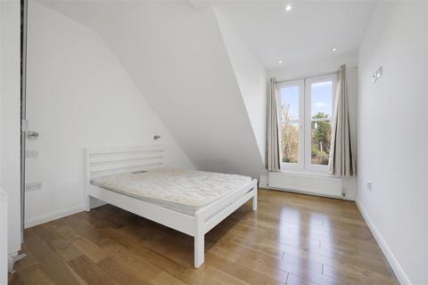 2 bedroom flat to rent, Chatsworth Road, London NW2