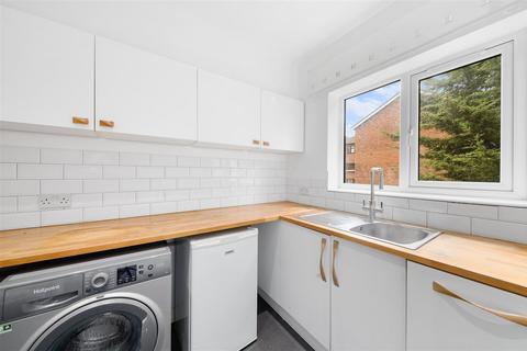 2 bedroom flat to rent, Hawarden Hill, London NW2