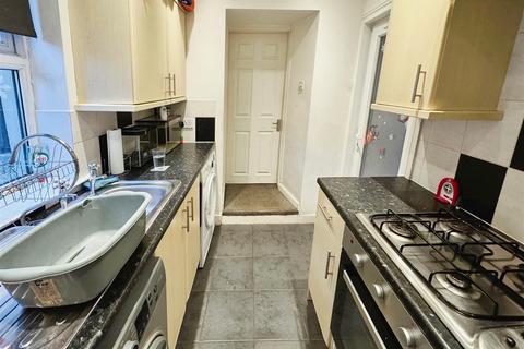 2 bedroom flat for sale, Glasgow Road, Parkview, Hardgate G81