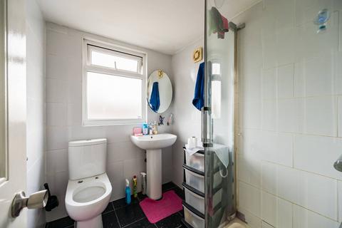 1047 Newham Way, London, E6 5JL