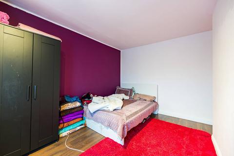 1047 Newham Way, London, E6 5JL