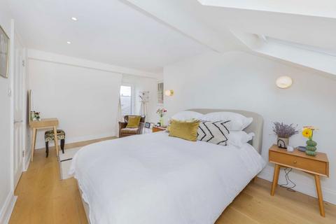 3 bedroom flat for sale, Thirsk Road, London SW11