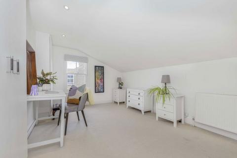 3 bedroom flat for sale, Thirsk Road, London SW11