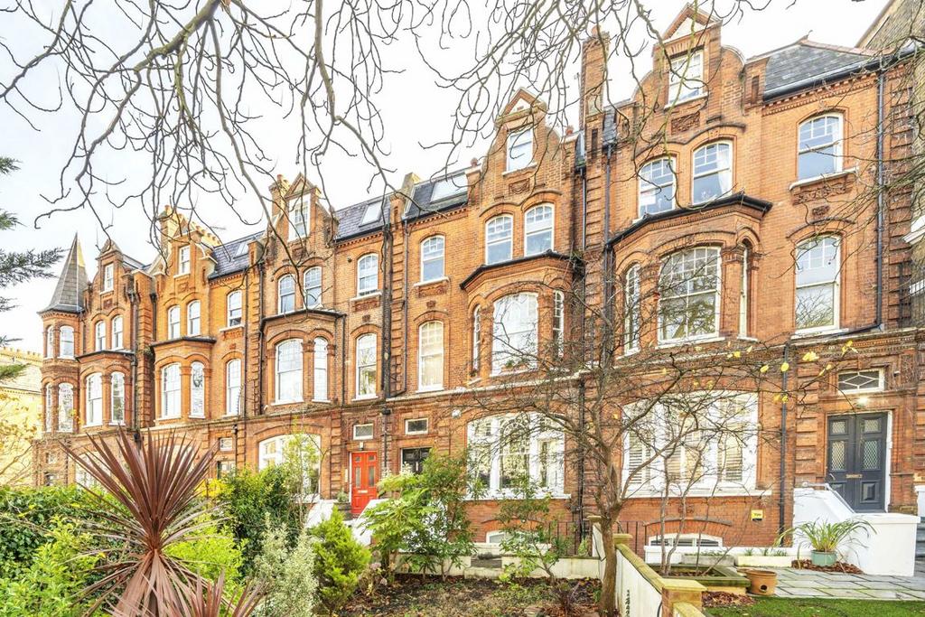 Clapham Road, London SW9 3 bed flat - £775,000