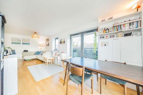 2 bedroom flat for sale, St. Georges Grove, London SW17