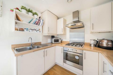 2 bedroom flat for sale, St. Georges Grove, London SW17