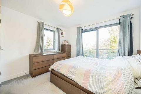 2 bedroom flat for sale, St. Georges Grove, London SW17