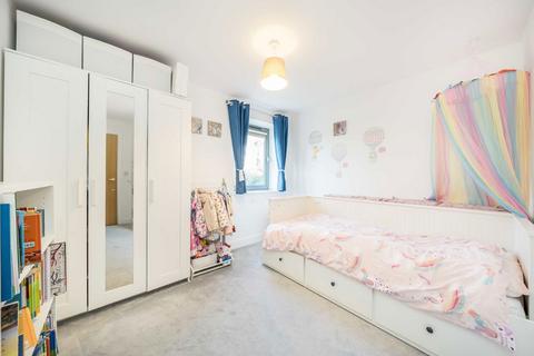 2 bedroom flat for sale, St. Georges Grove, London SW17