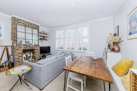 2 bedroom flat for sale, Garratt Lane, London SW18