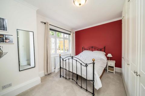 11 Fieldview, London, SW18 3HG