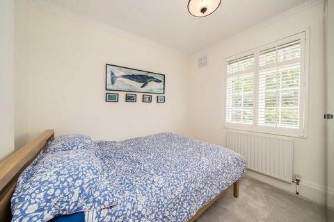 11 Fieldview, London, SW18 3HG
