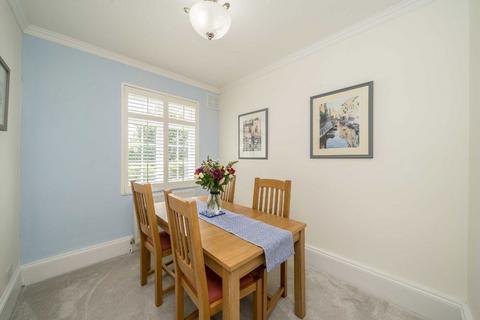 11 Fieldview, London, SW18 3HG