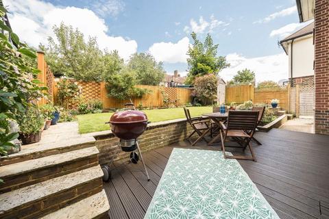 11 Fieldview, London, SW18 3HG