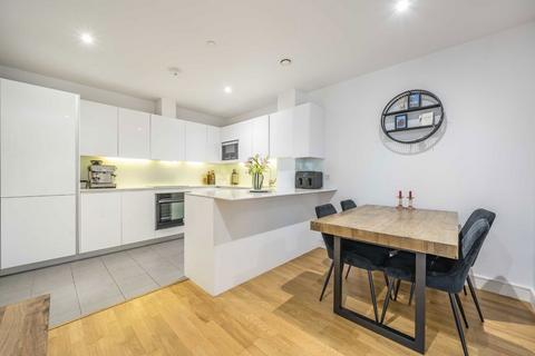 2 bedroom flat for sale, Juniper Drive, London SW18