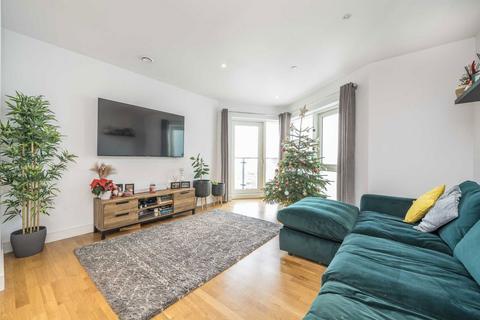 2 bedroom flat for sale, Juniper Drive, London SW18