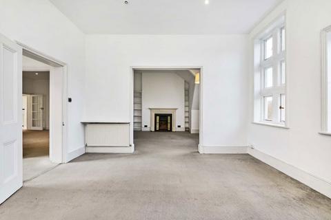 3 bedroom flat for sale, Prince Of Wales Drive, London SW11