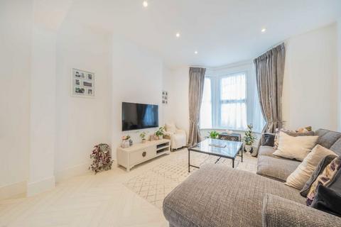 3 bedroom house for sale, Eccles Road, London SW11