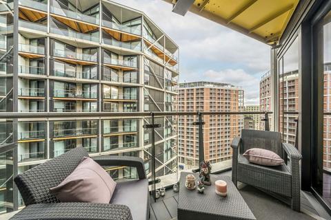 2 bedroom flat for sale, Riverlight Quay, London SW11