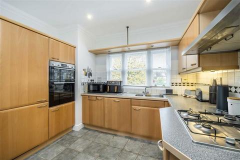 4 bedroom house for sale, Admiralty Way, Teddington TW11