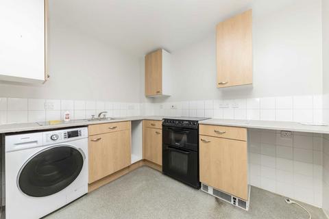 2 bedroom flat to rent, High Street, Brentford TW8