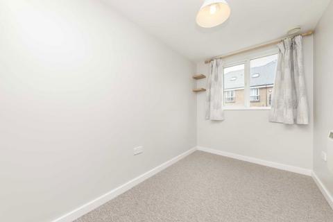 2 bedroom flat to rent, High Street, Brentford TW8