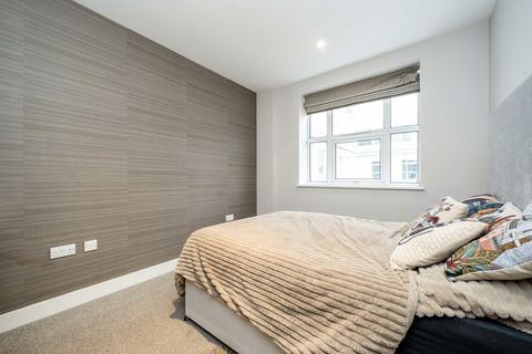 2 bedroom flat for sale, Bromyard Avenue, London W3