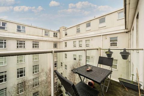 2 bedroom flat for sale, Bromyard Avenue, London W3